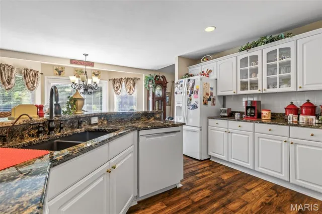 $550,000 | 501 Hawthorne Drive, Farmington, MO 63640