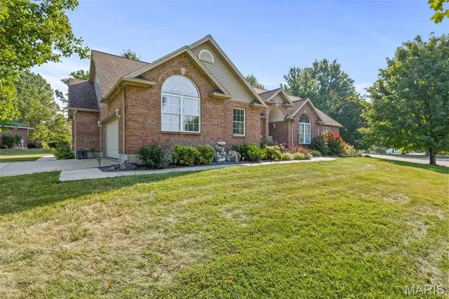 $550,000 | 501 Hawthorne Drive, Farmington, MO 63640