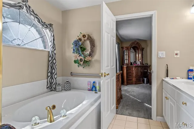 $550,000 | 501 Hawthorne Drive, Farmington, MO 63640