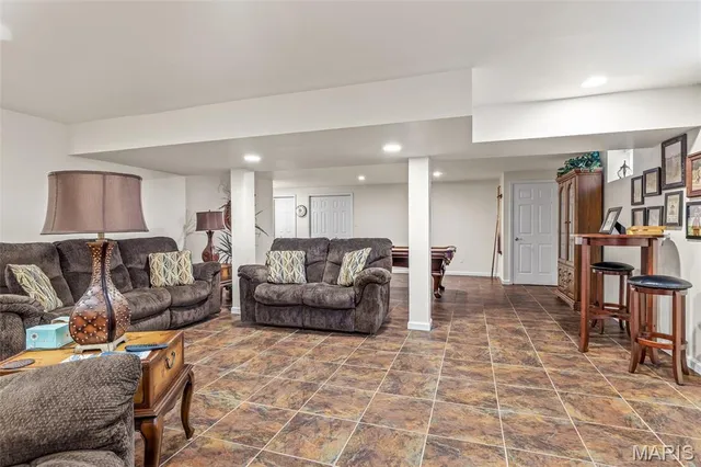 $550,000 | 501 Hawthorne Drive, Farmington, MO 63640