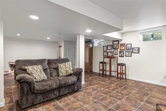 $550,000 | 501 Hawthorne Drive, Farmington, MO 63640