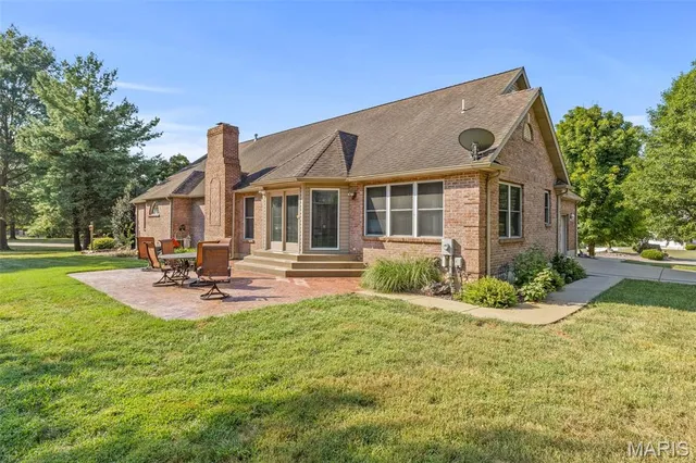 $550,000 | 501 Hawthorne Drive, Farmington, MO 63640