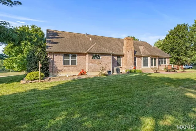 $550,000 | 501 Hawthorne Drive, Farmington, MO 63640
