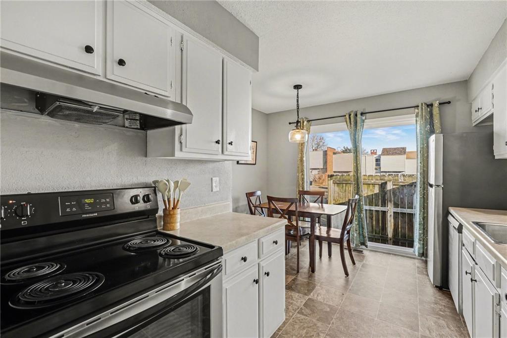 11253 Calico Drive Kansas City, MO 64137 - Photo 9 of 24