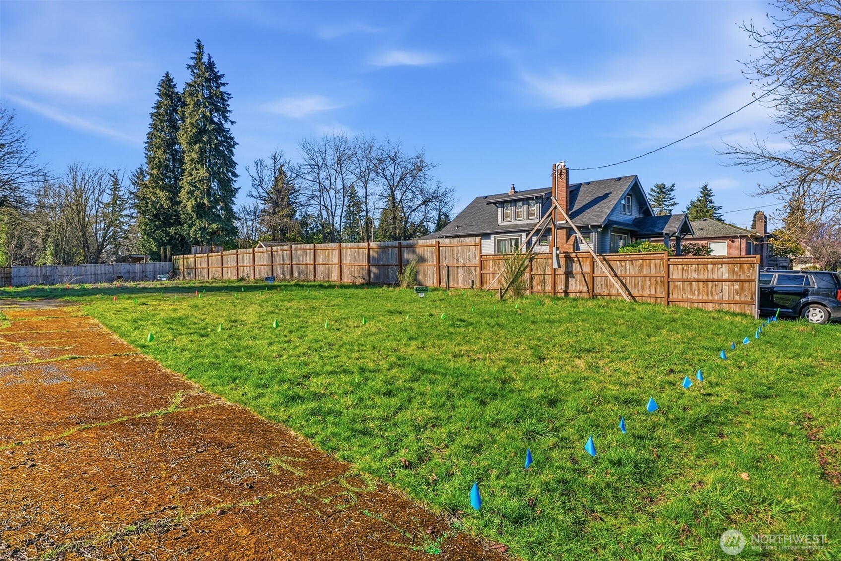 324 East 40th Street Tacoma, WA 98404 - Photo 1 of 17 a view of a garden with a house