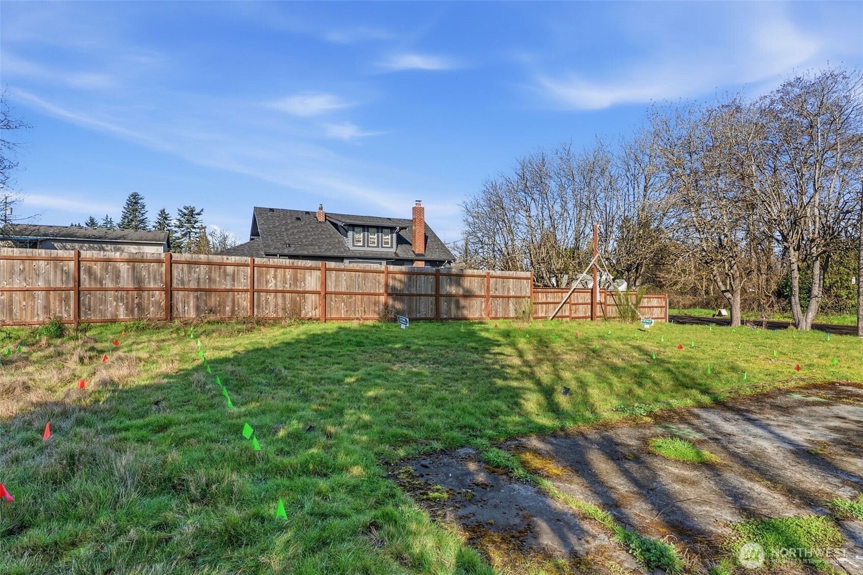 324 East 40th Street Tacoma, WA 98404 - Photo 12 of 17 a view of a backyard with a garden