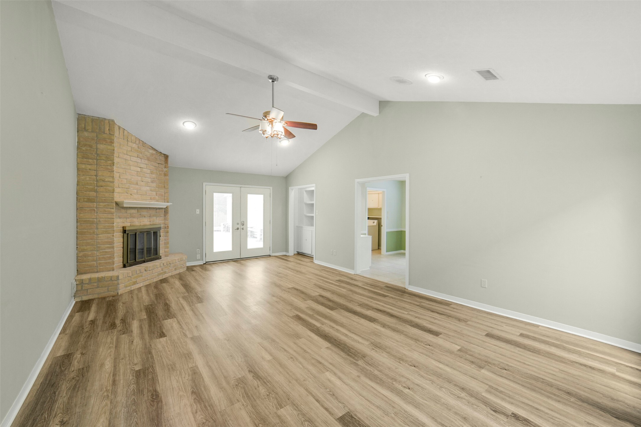 8343 Waynemer Way Houston, TX 77040 - Photo 5 of 38 Cornered fireplace