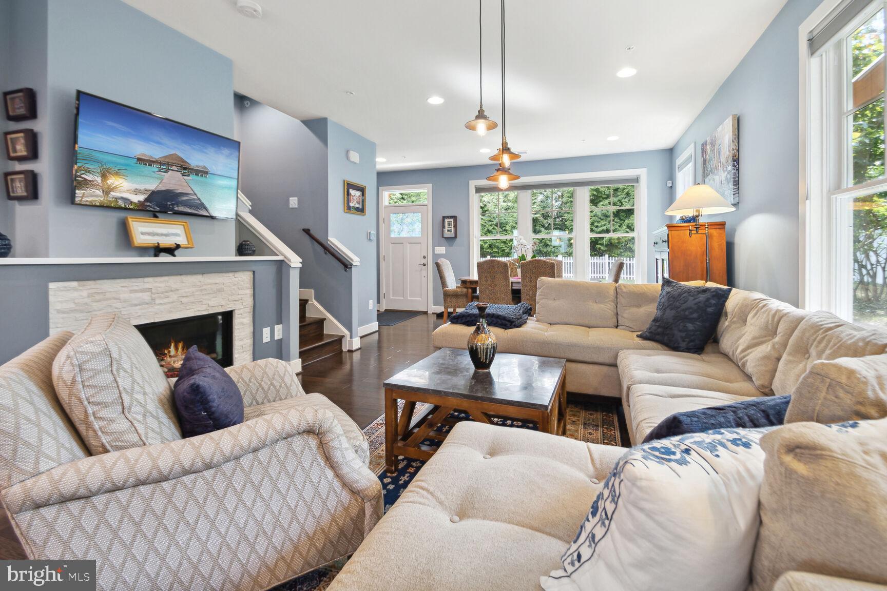 32 Ellsworth Heights Street Silver Spring, MD 20910 - Photo 5 of 29 Gallery Image 5