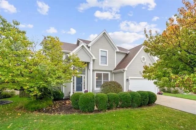 $520,000 | 10103 Sunset Drive, Lenexa, KS 66220