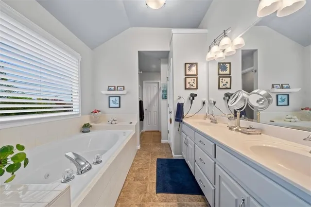 $520,000 | 10103 Sunset Drive, Lenexa, KS 66220