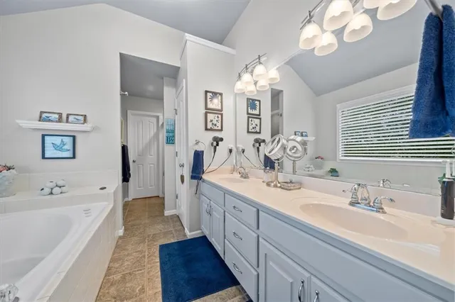 $520,000 | 10103 Sunset Drive, Lenexa, KS 66220