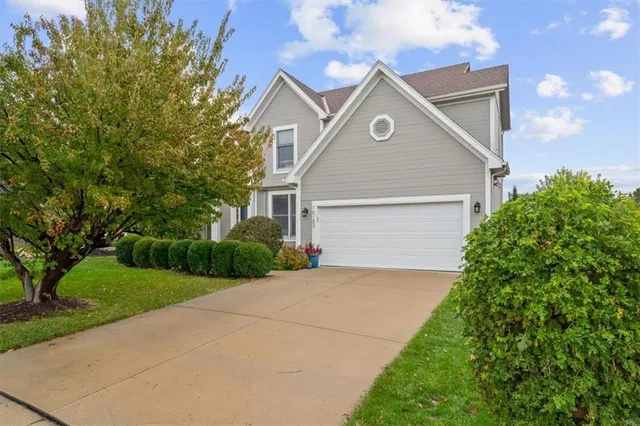 $520,000 | 10103 Sunset Drive, Lenexa, KS 66220