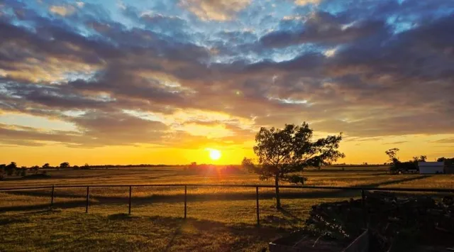 a picture of a bathroom with mirror