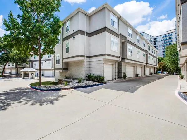 $2,190 | 2201 Wolf Street, Unit 4206, Dallas, TX 75201