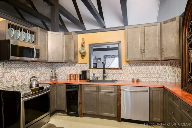 $425,000 | 1104 Seatick Road, Otisco, IN 47163