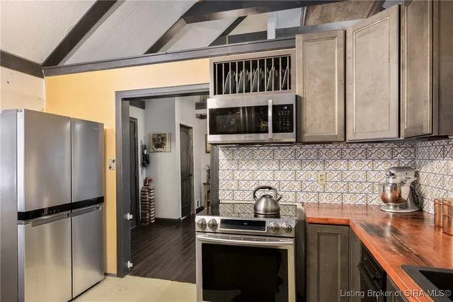 $425,000 | 1104 Seatick Road, Otisco, IN 47163