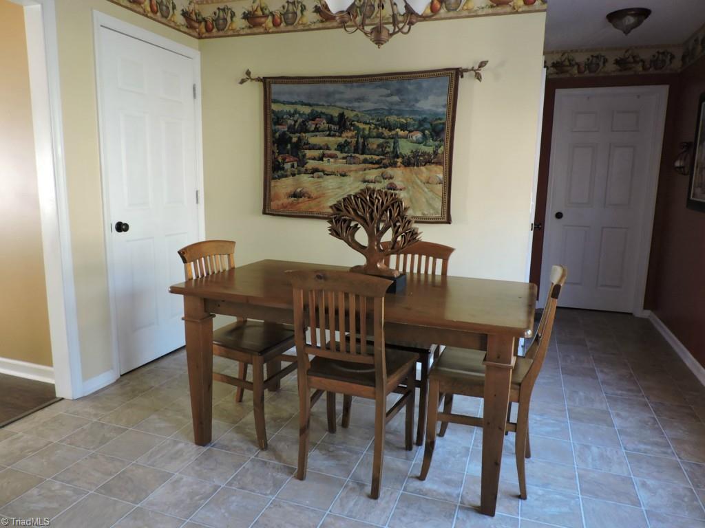 5130 Springhouse Farm Road Winston-Salem, NC 27107 - Photo 13 of 24 Breakfast