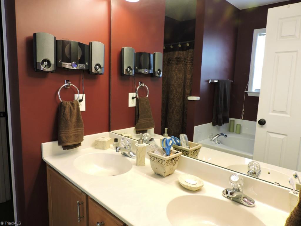5130 Springhouse Farm Road Winston-Salem, NC 27107 - Photo 19 of 24 Master Bath