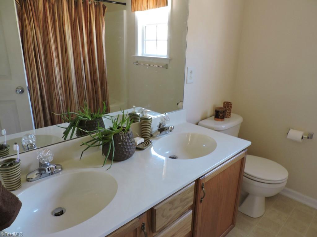 5130 Springhouse Farm Road Winston-Salem, NC 27107 - Photo 20 of 24 Hall Bath