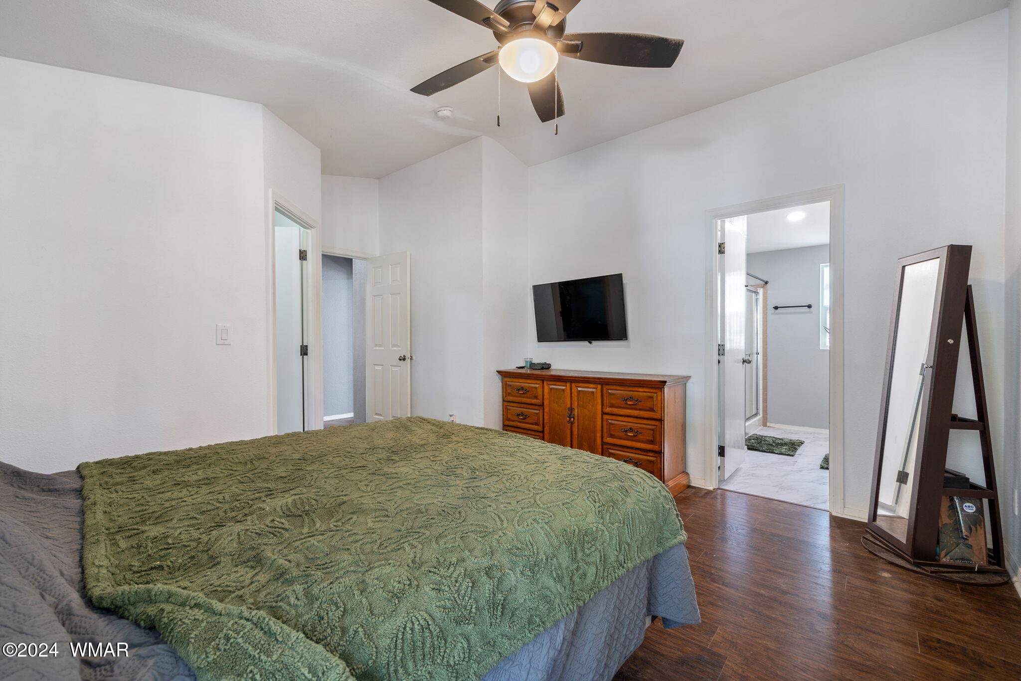 4286 East Blue Ridge Loop Pinetop, AZ 85935 - Photo 16 of 29 a bedroom with a bed and a flat screen tv