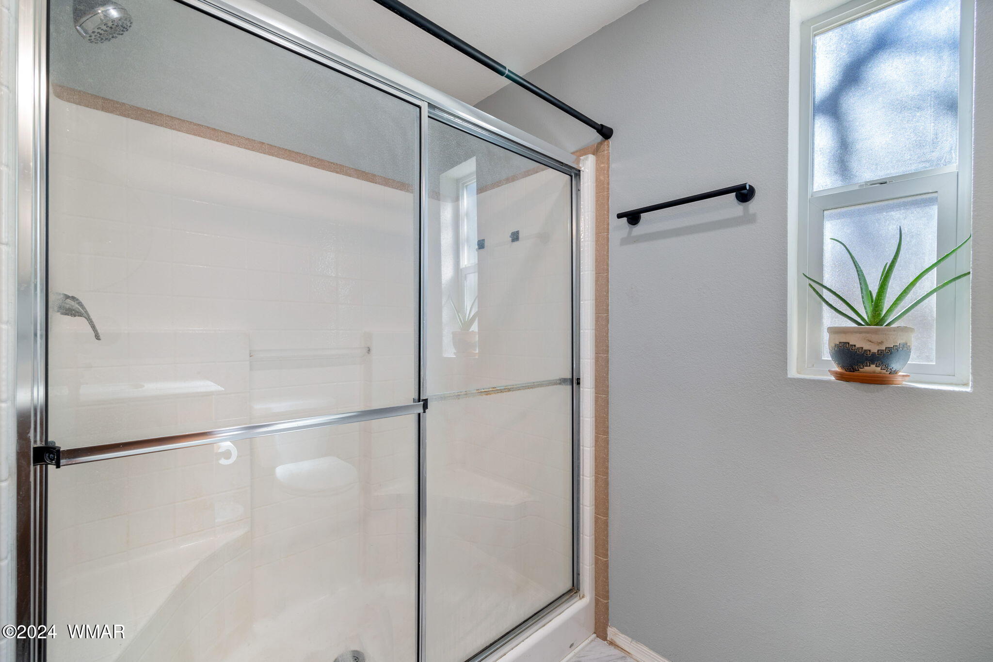 4286 East Blue Ridge Loop Pinetop, AZ 85935 - Photo 19 of 29 a bathroom with a shower