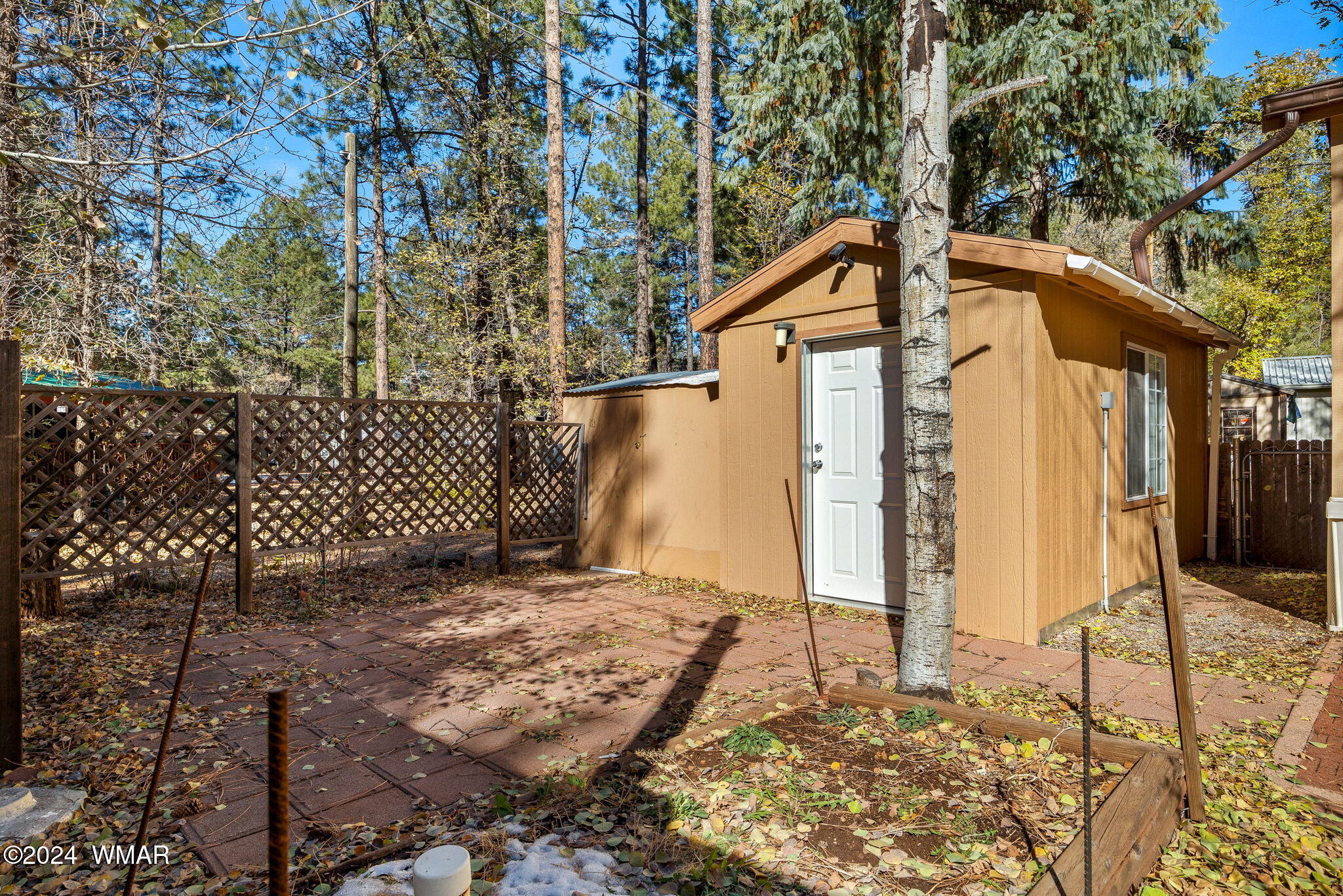 4286 East Blue Ridge Loop Pinetop, AZ 85935 - Photo 24 of 29 a backyard of a house with wooden fence