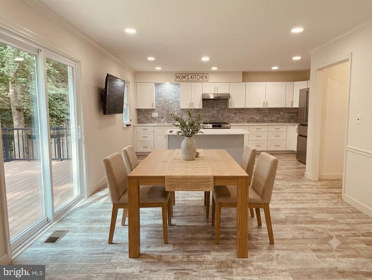 1016 Windrush Lane Sandy Spring, MD 20860 - Photo 5 of 51 Kitchen AI Table