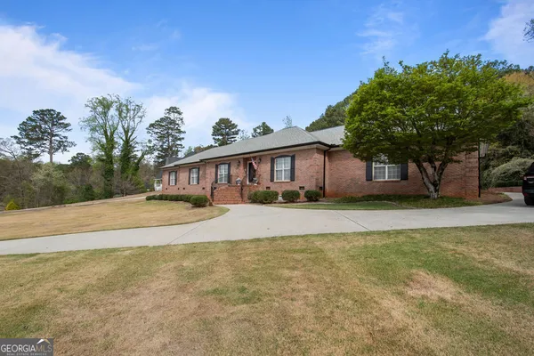 $795,000 | 160 Victoria Drive, Fayetteville, GA 30214