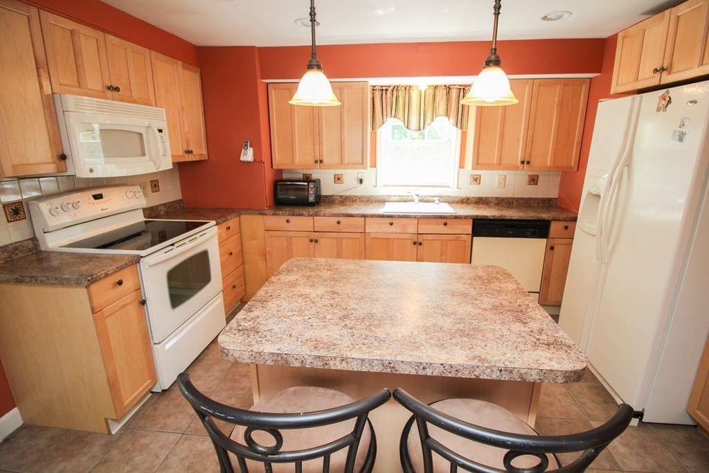 7 Ellestuen Road Worcester, MA 01606 - Photo 4 of 30 Gallery Image 4