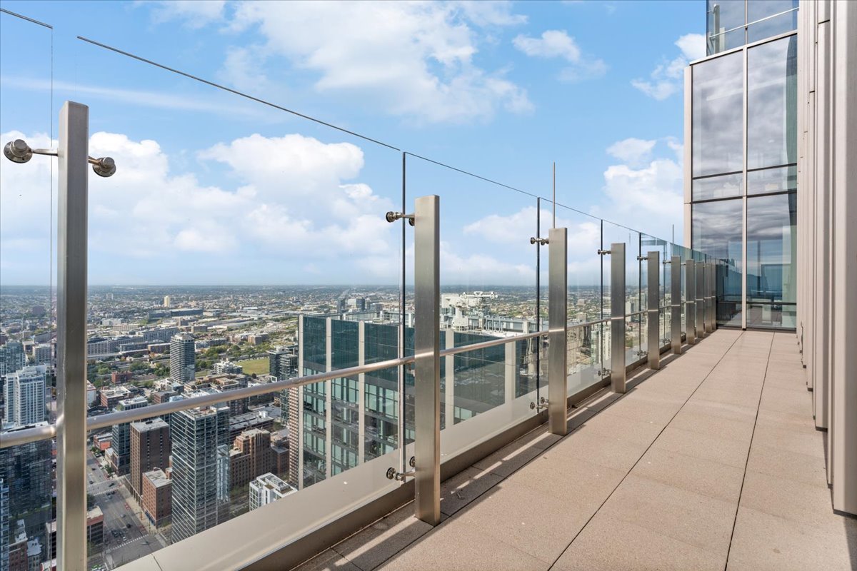 14 West Superior Street, Unit 5003 Chicago, IL 60654 - Photo 23 of 37 a view of balcony