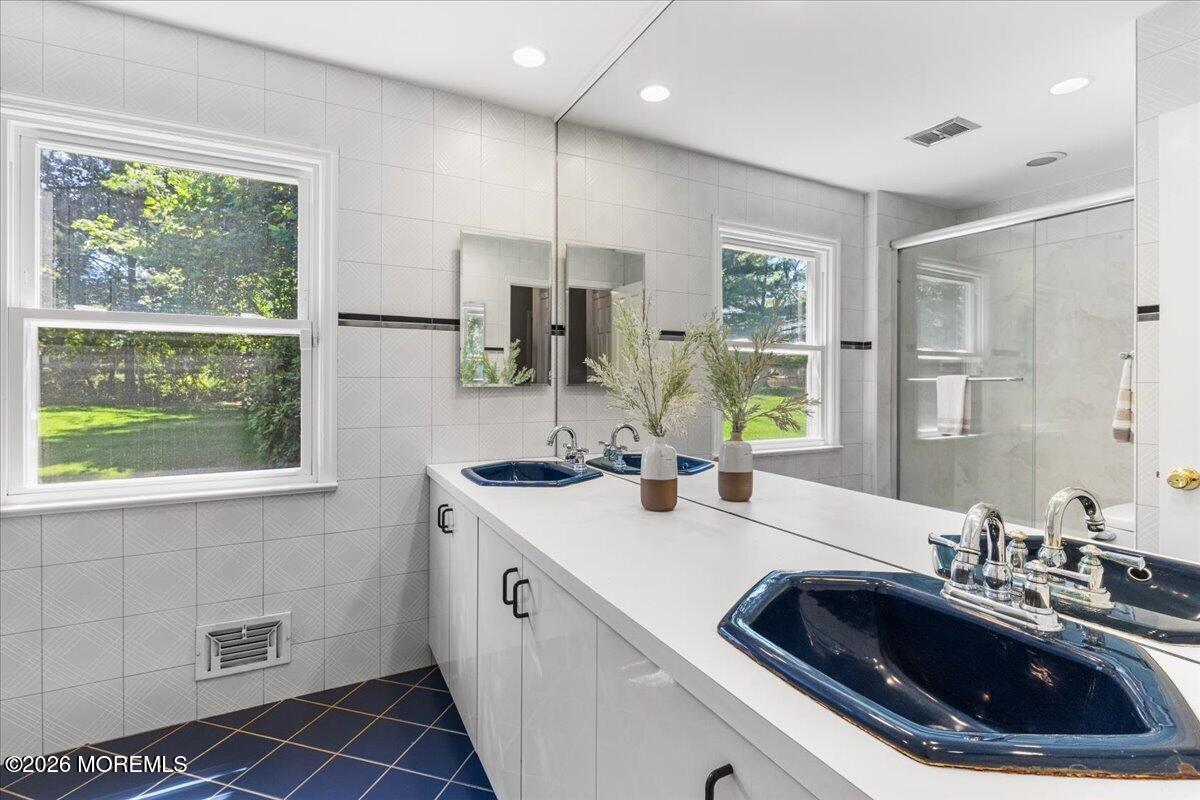 11 Galloping Hill Road Holmdel, NJ 07733 - Photo 33 of 66 Primary Bathroom