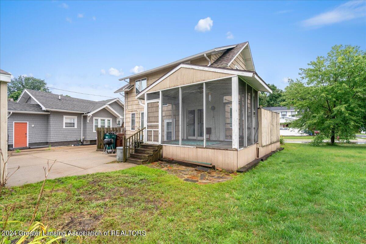 2232 Strathmore Road Lansing, MI 48910 - Photo 26 of 32 08-Media Jett - 08