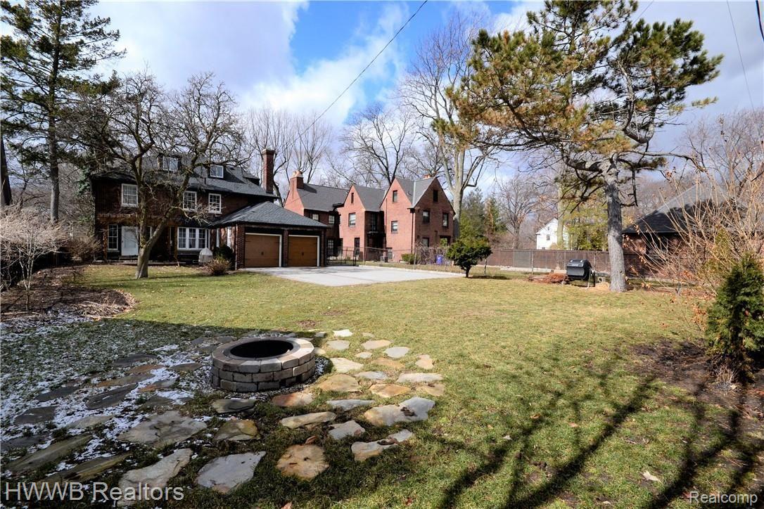2460 Seminole Street Detroit, MI 48214 - Photo 31 of 31 Fire Pit
