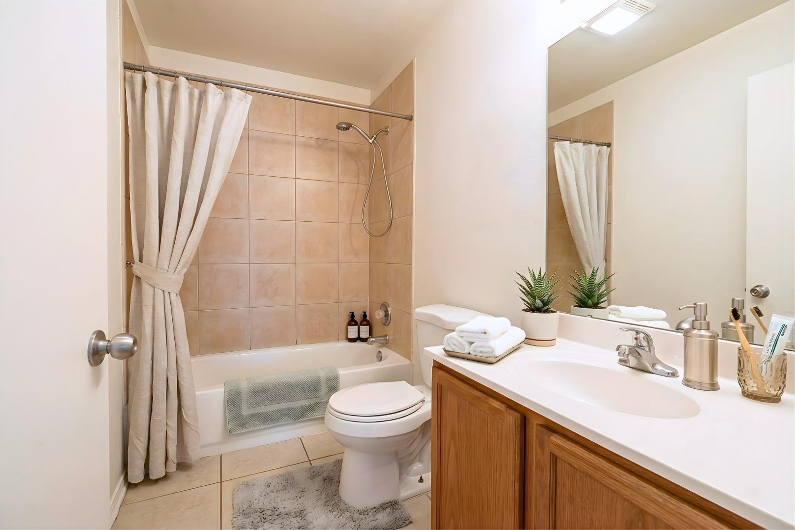 1702 West Shangri-la Road, Unit 3 Phoenix, AZ 85029 - Photo 4 of 8 Photo #4