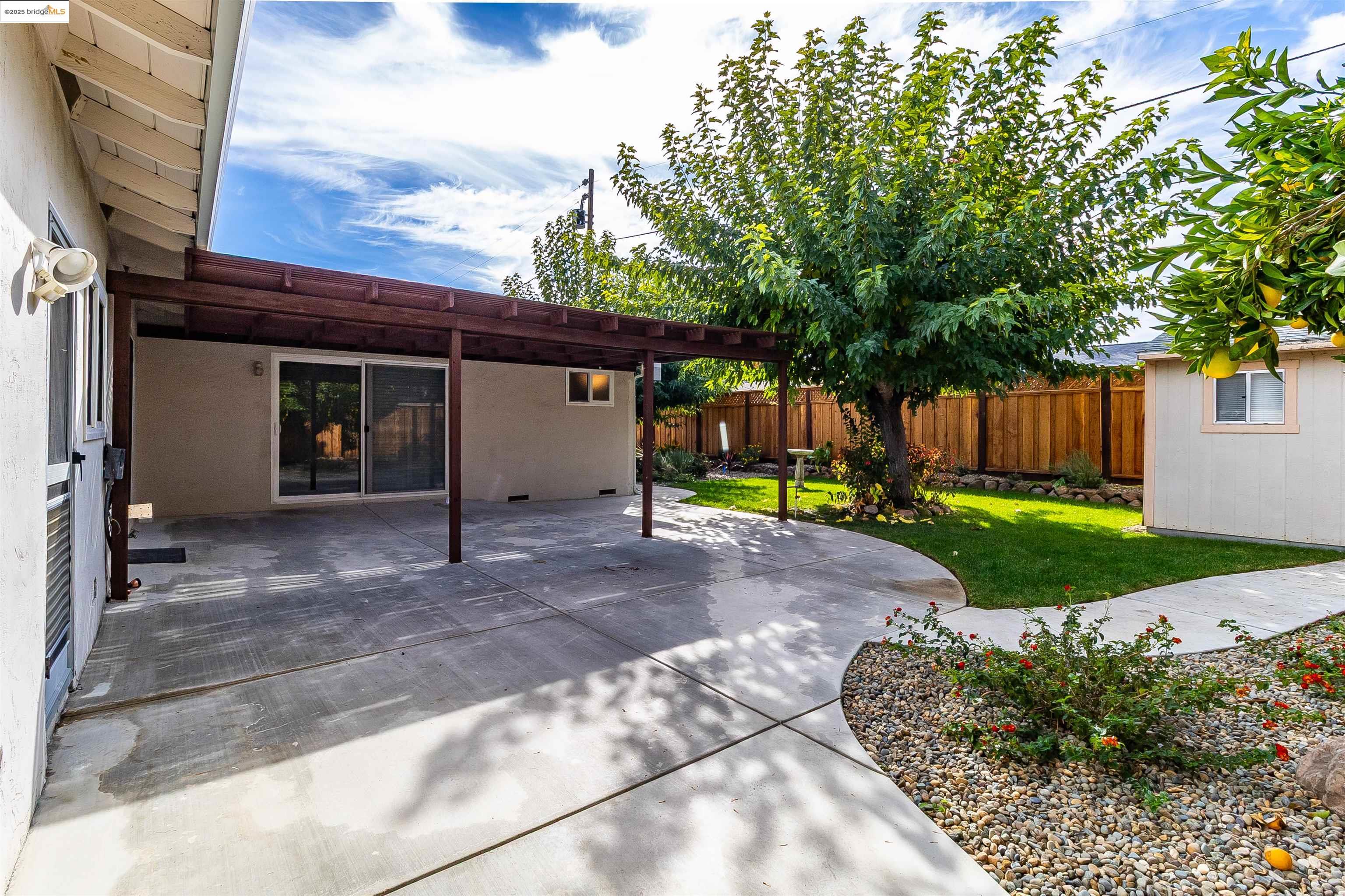 4656 Benbow Court Concord, CA 94521 - Photo 24 of 32 a view of a back yard of the house
