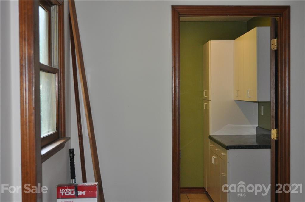 10024 Fireside Lane Charlotte, NC 28215 - Photo 12 of 18 a bathroom with a mirror