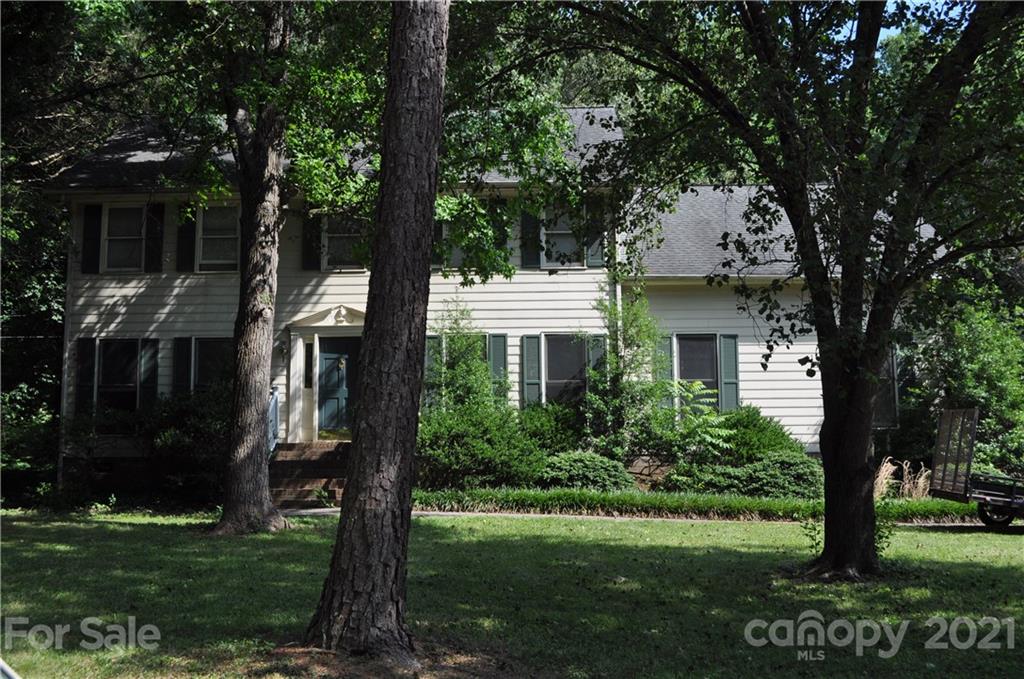 10024 Fireside Lane Charlotte, NC 28215 - Photo 3 of 18 a front view of a house with a yard