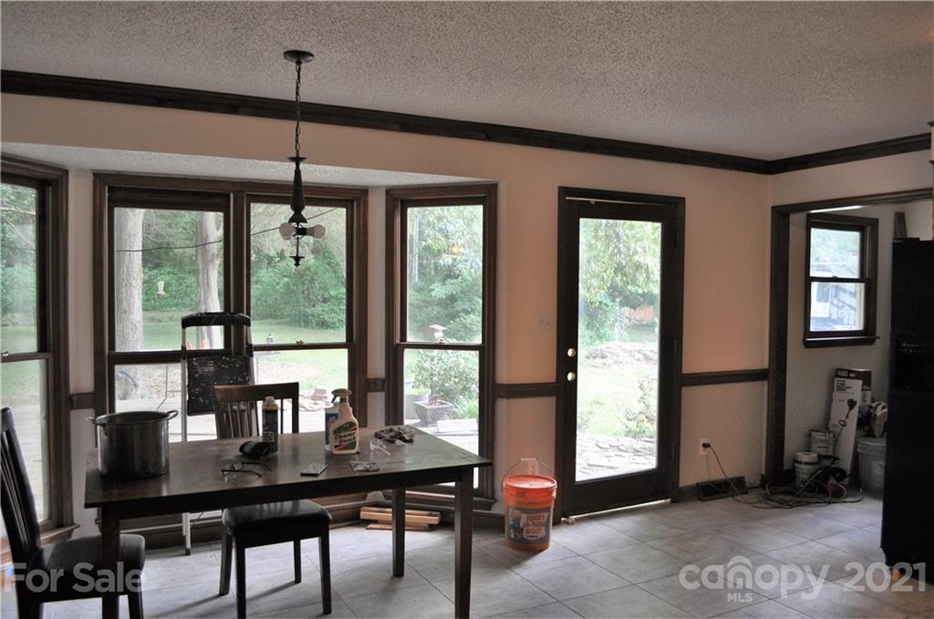 10024 Fireside Lane Charlotte, NC 28215 - Photo 6 of 18 a view of a livingroom with furniture and window