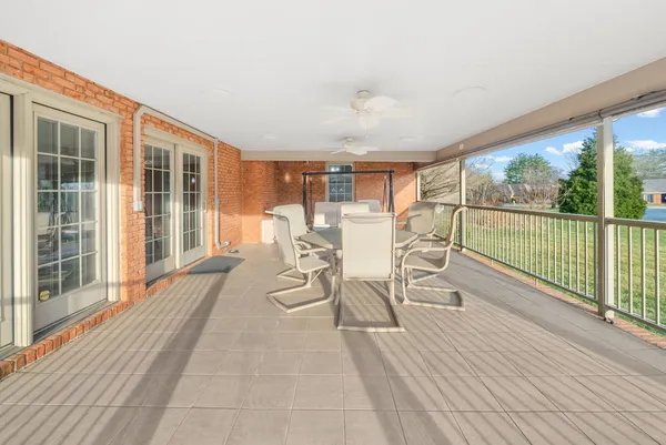 $689,900 | 309 Jonaquin Circle, Hopkinsville, KY 42240