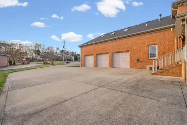 $689,900 | 309 Jonaquin Circle, Hopkinsville, KY 42240