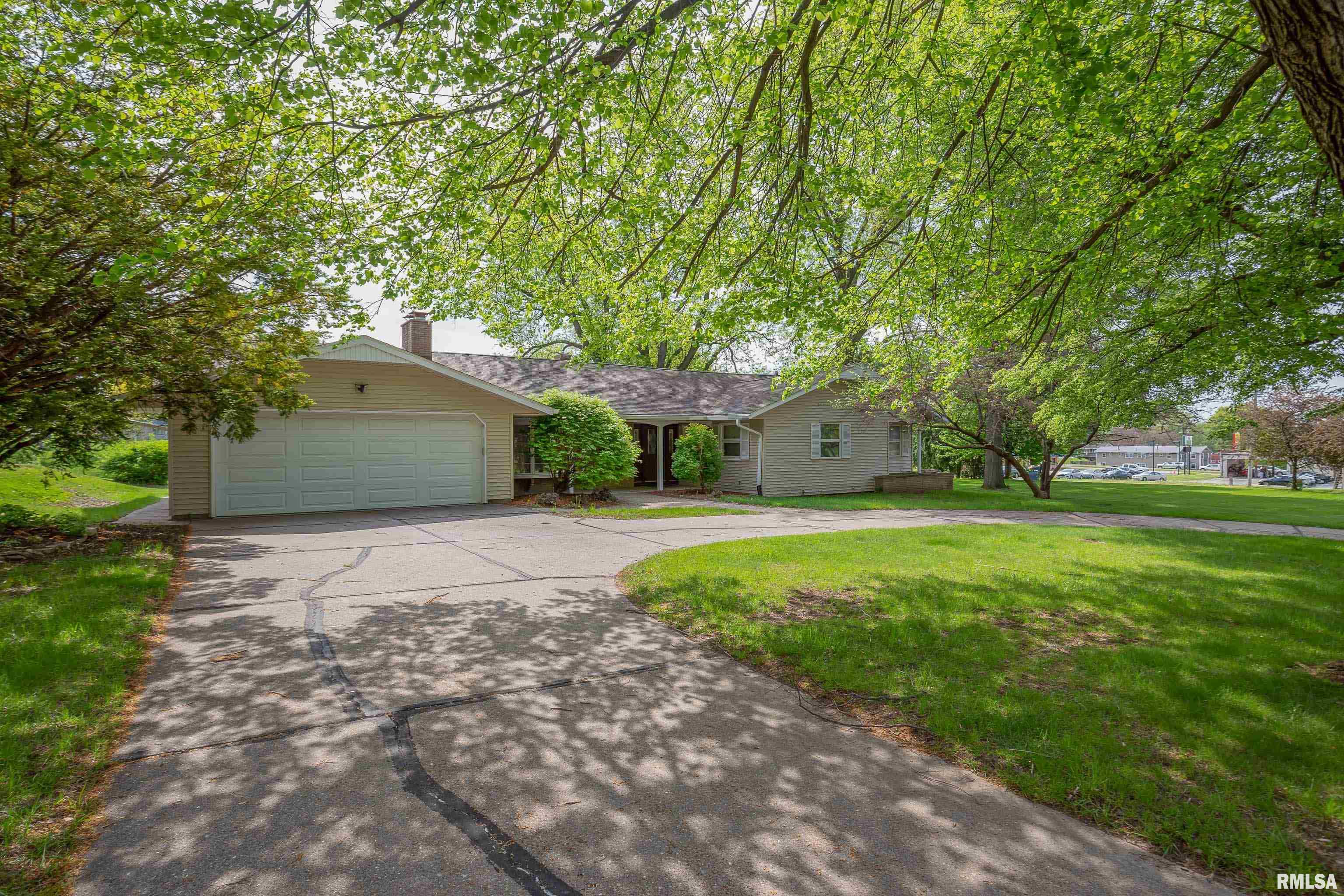 4009 Rodeo Road Davenport, IA 52806 - Photo 1 of 37 Gallery Image 1