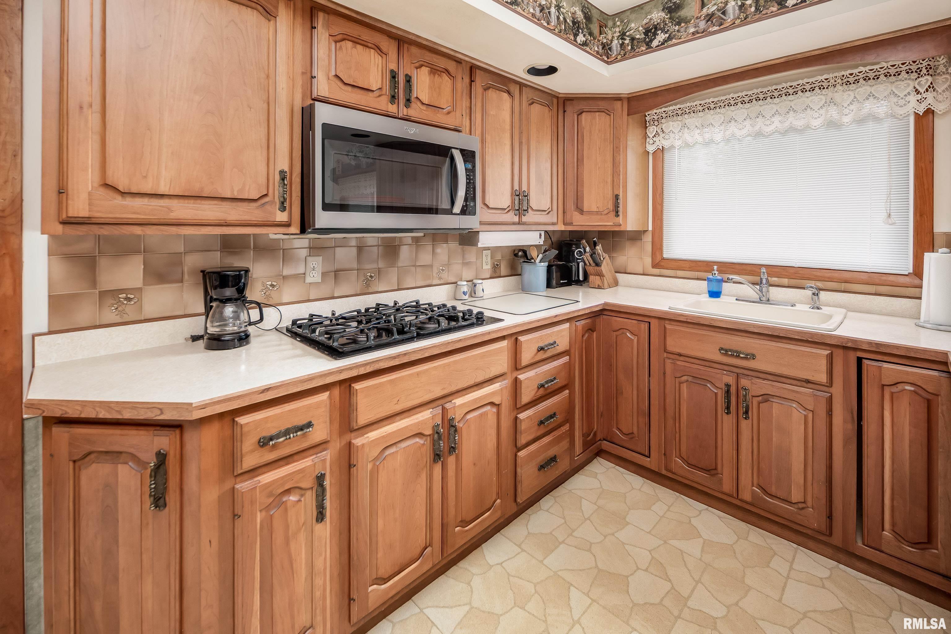 4009 Rodeo Road Davenport, IA 52806 - Photo 11 of 37 Gallery Image 11
