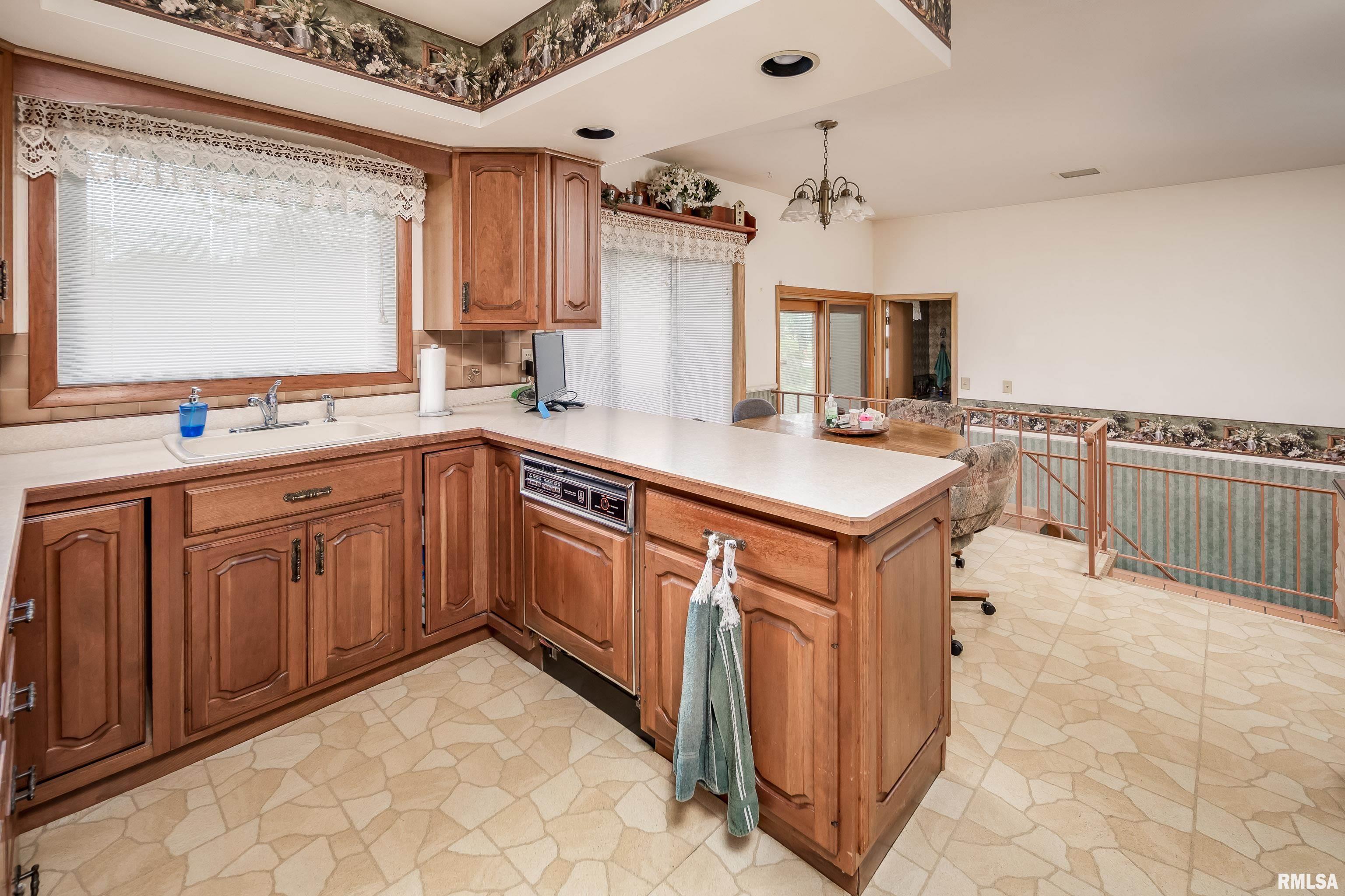 4009 Rodeo Road Davenport, IA 52806 - Photo 12 of 37 Gallery Image 12