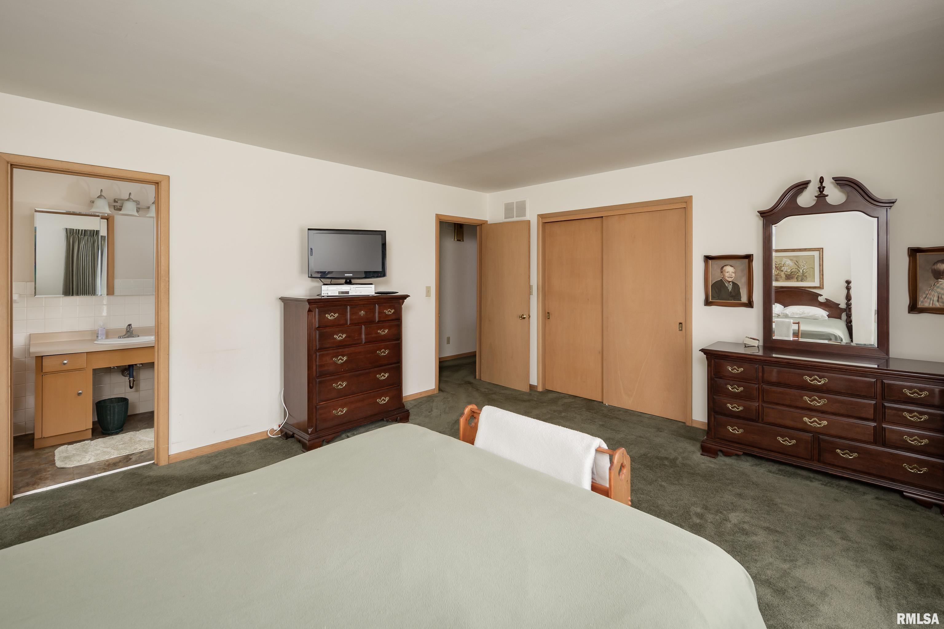 4009 Rodeo Road Davenport, IA 52806 - Photo 17 of 37 Gallery Image 17