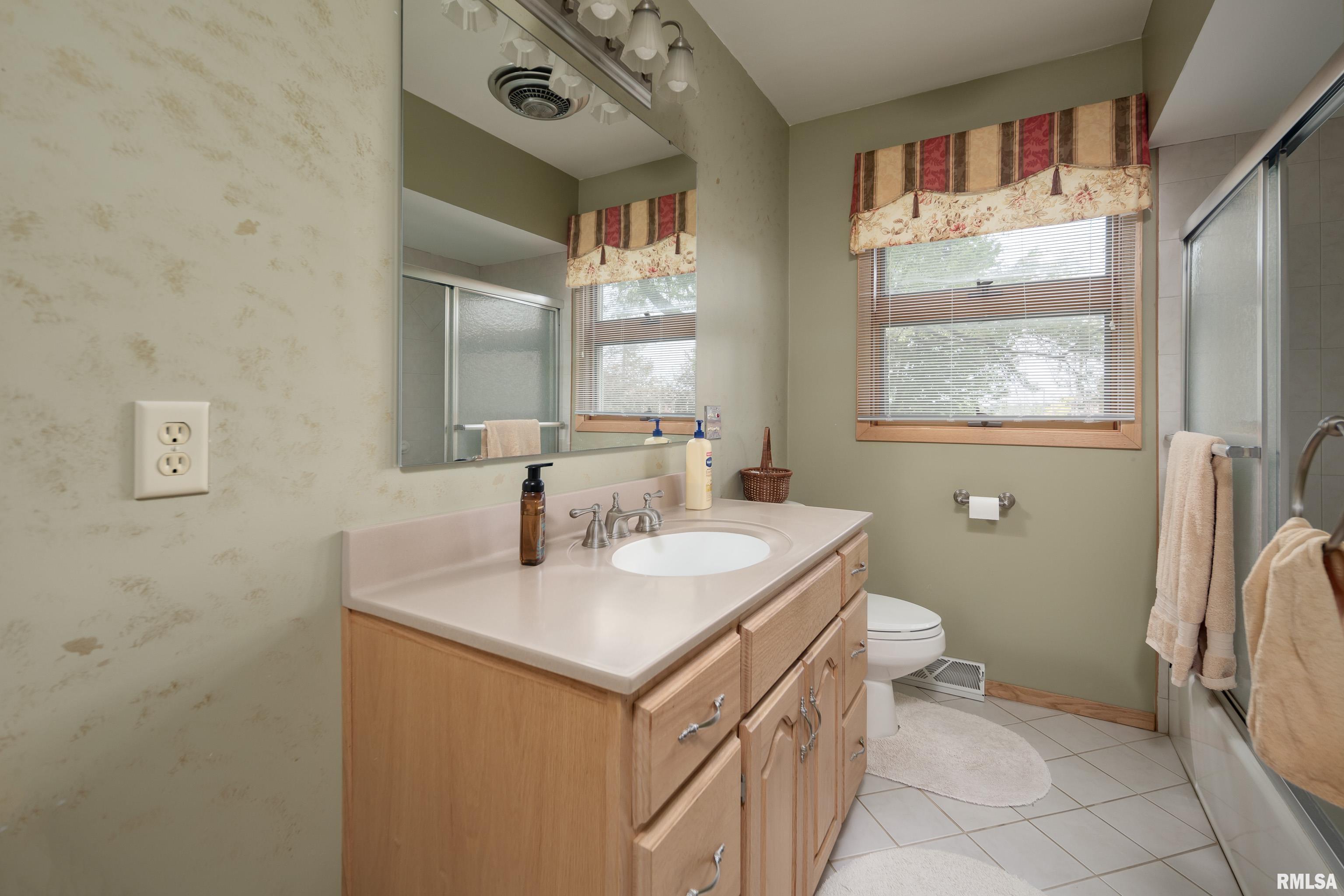 4009 Rodeo Road Davenport, IA 52806 - Photo 24 of 37 Gallery Image 24