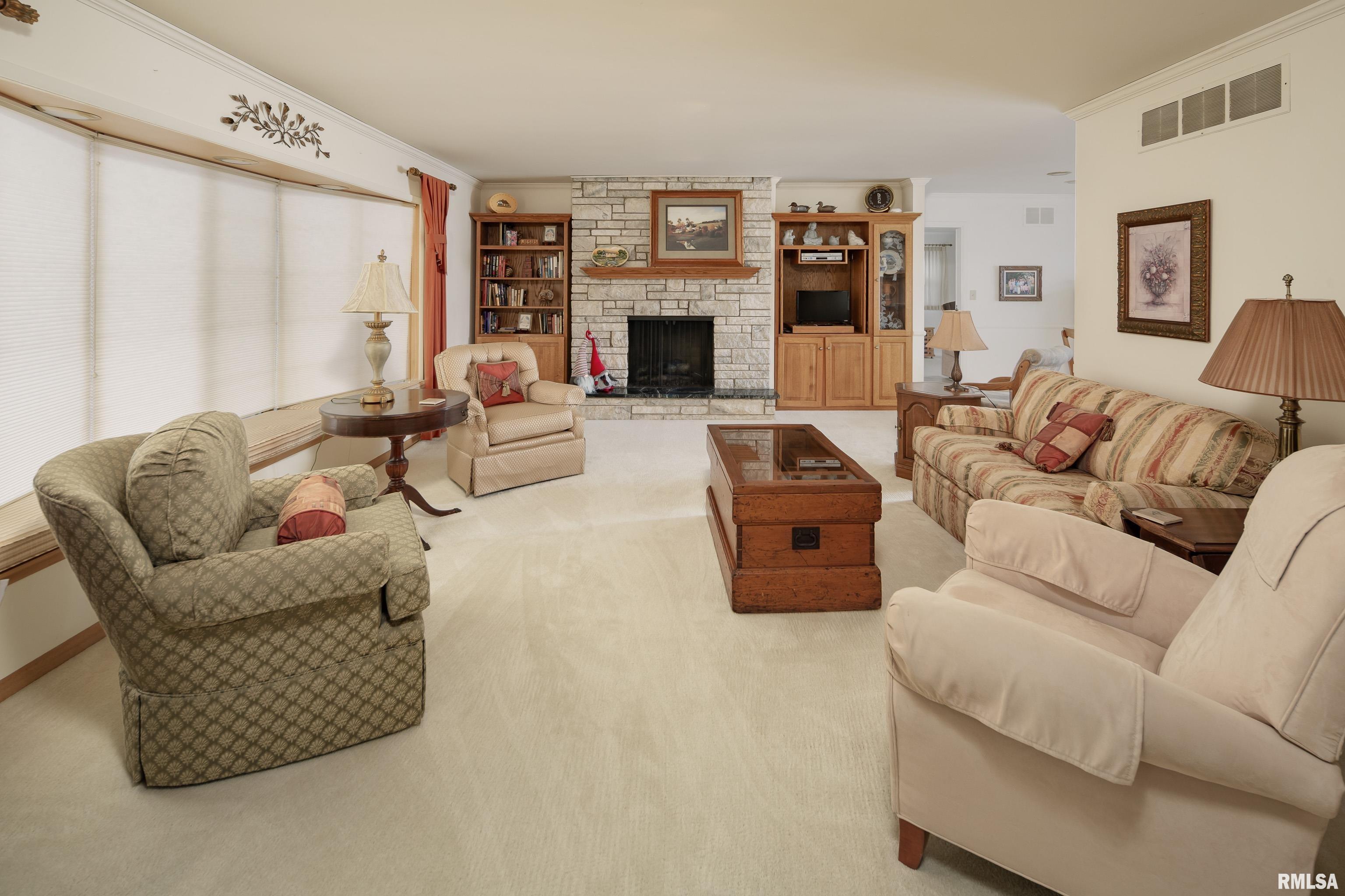 4009 Rodeo Road Davenport, IA 52806 - Photo 5 of 37 Gallery Image 5