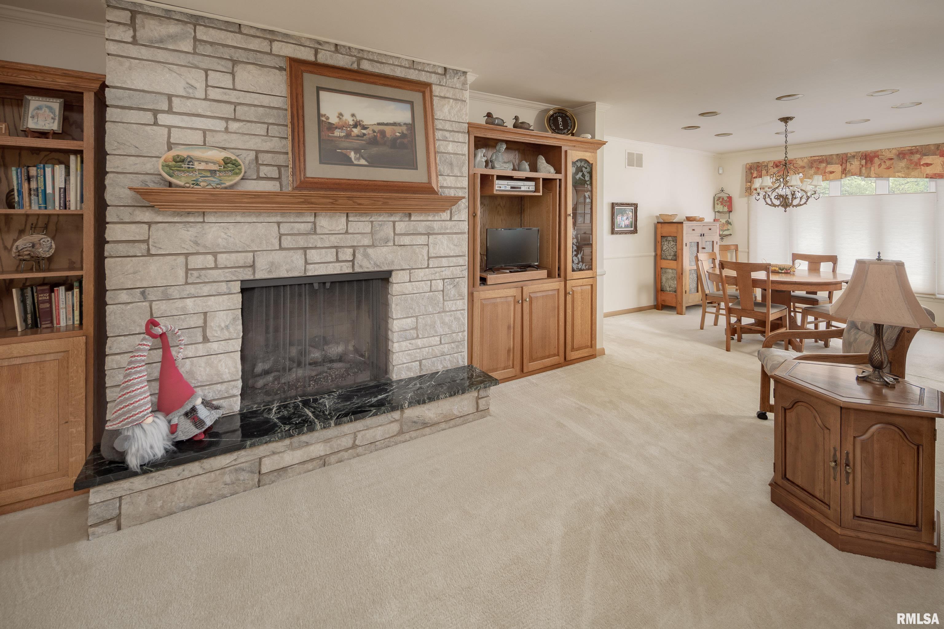 4009 Rodeo Road Davenport, IA 52806 - Photo 6 of 37 Gallery Image 6