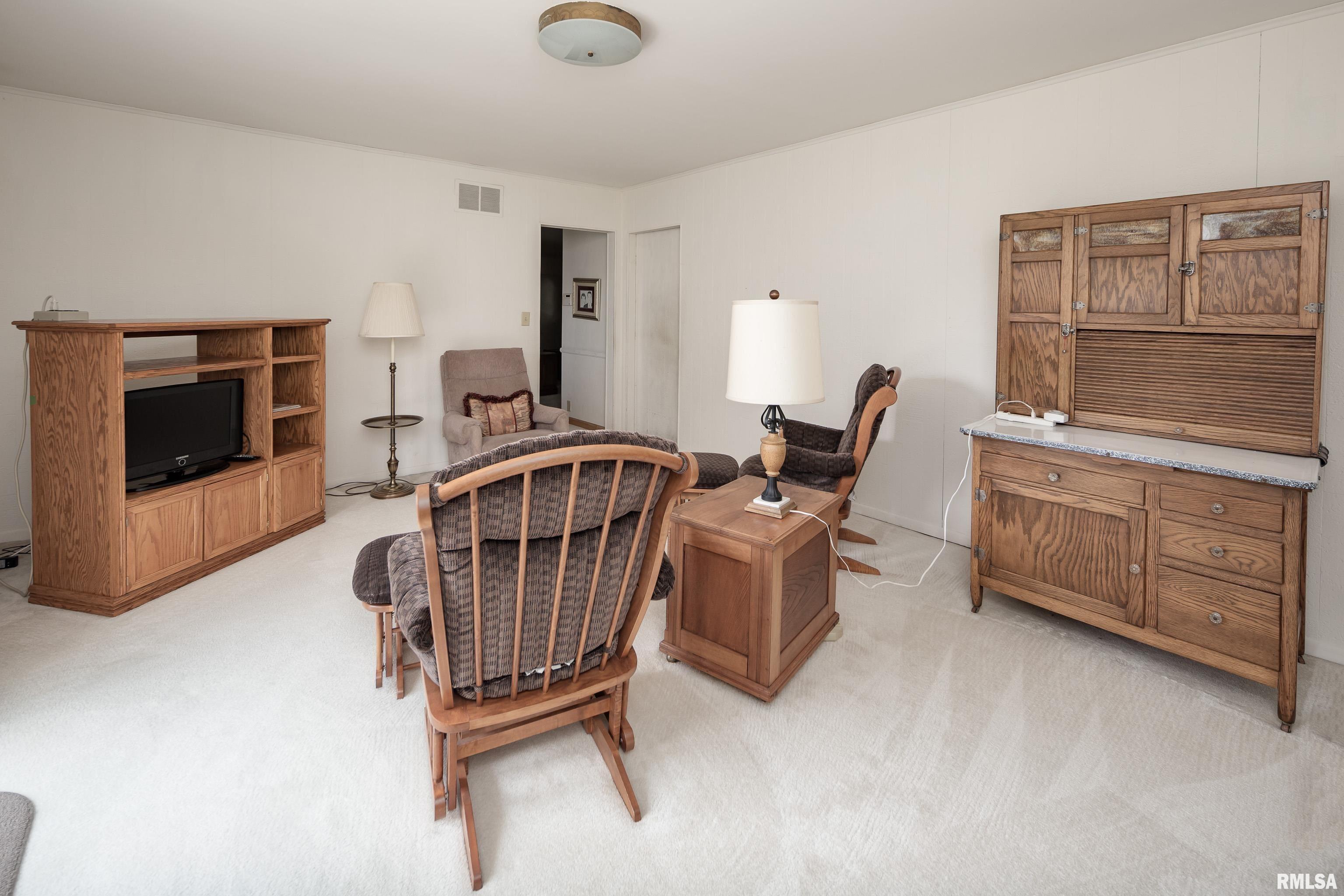 4009 Rodeo Road Davenport, IA 52806 - Photo 10 of 37 Gallery Image 10