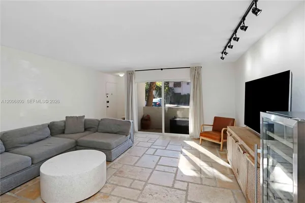 $2,600 | 9394 Southwest 77th Avenue, Unit F4, Miami, FL 33156