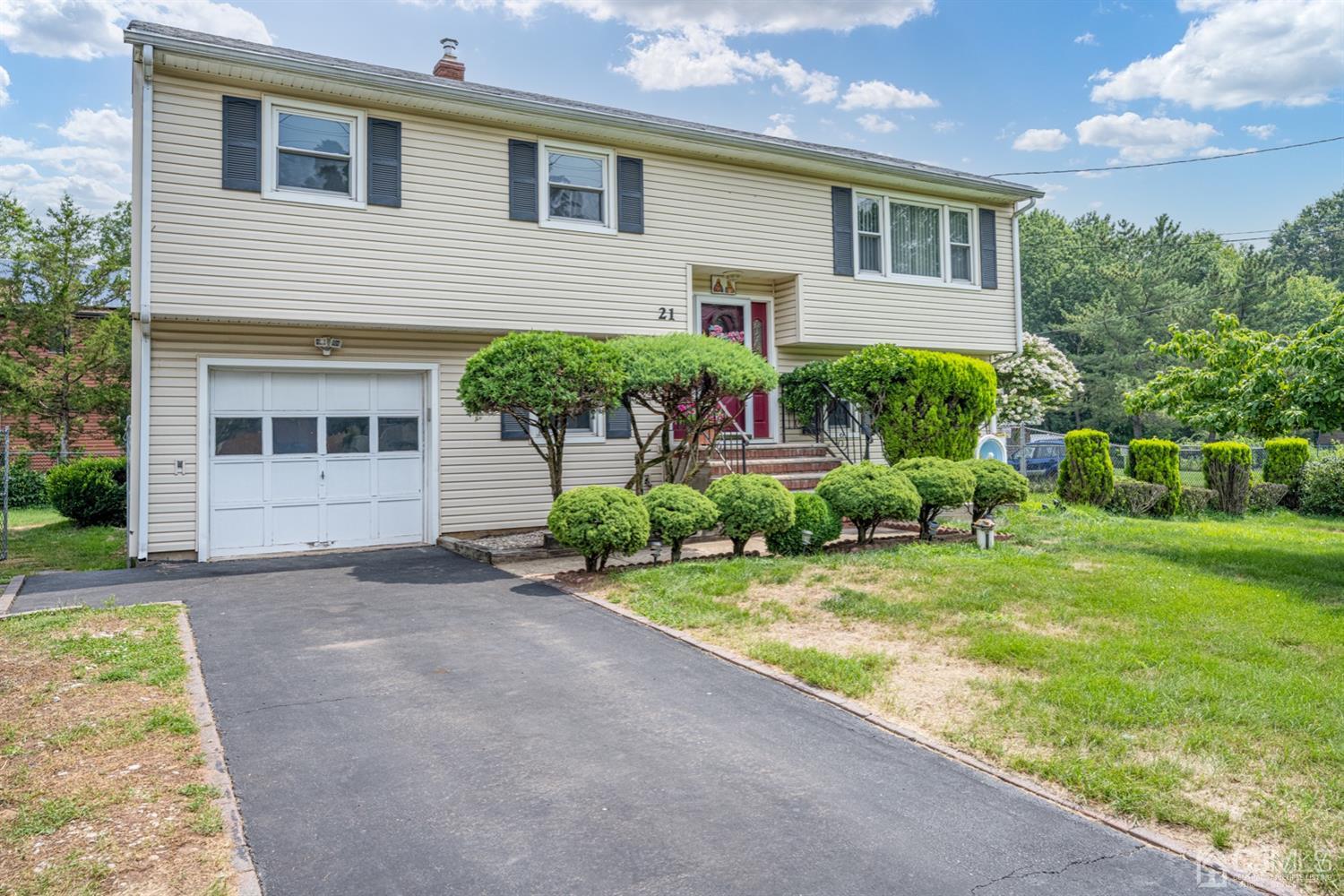 21 Bristol Road Piscataway, NJ 08854 - Photo 2 of 31 Gallery Image 2